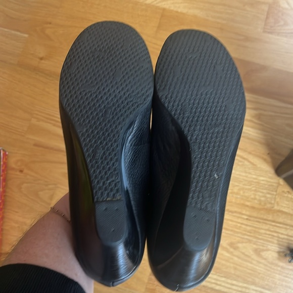 Tory Burch Sally Tumbled Leather Wedge - Picture 4 of 5